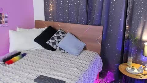 Snapshot of danna__castle chatting on March 11, 2025, 4:54 am Dannacastle online show from March 11, 2025, 4:54 am