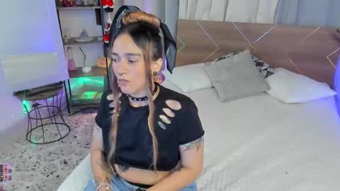 Snapshot of danna__castle chatting on November 16, 2025, 4:40 am Dannacastle online show from November 16, 2025, 4:40 am