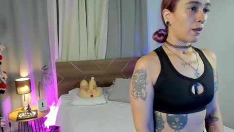 Snapshot of danna__castle chatting on November 23, 2025, 4:56 am Dannacastle online show from November 23, 2025, 4:56 am