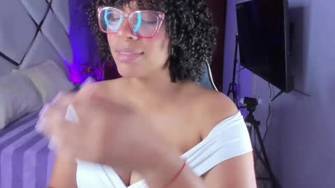 Snapshot of danna_berry chatting on October 1, 2025, 8:15 pm DannaBerry online show from October 1, 2025, 8:15 pm