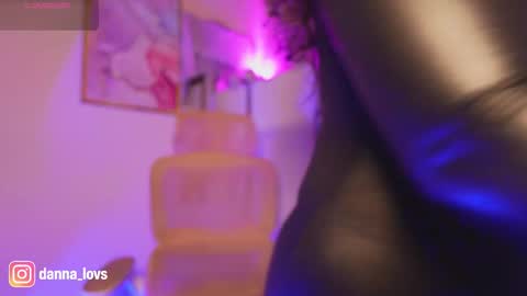 Danna Lovs online show from October 3, 2025, 5:21 pm