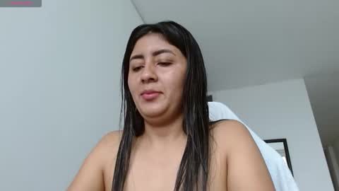 Danna online show from December 3, 2025, 7:34 pm