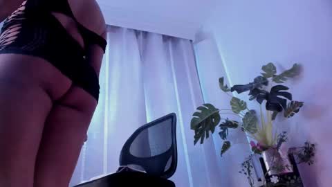 Snapshot of danna_stewart chatting on February 19, 2025, 9:47 pm Paulina online show from February 19, 2025, 9:47 pm