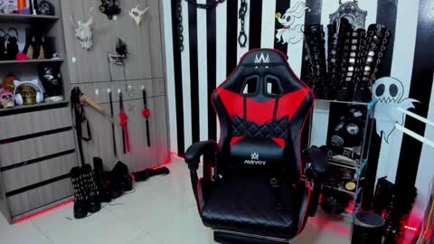 Snapshot of dante_infernos chatting on December 27, 2024, 2:54 pm Dante online show from December 27, 2024, 2:54 pm