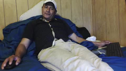 dantehot82 online show from November 10, 2025, 2:21 am