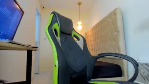 dantex_ online show from November 13, 2025, 2:21 am