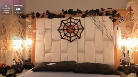 Snapshot of daphne_and_roger chatting on October 22, 2025, 11:21 am daphne_and_roger online show from October 22, 2025, 11:21 am