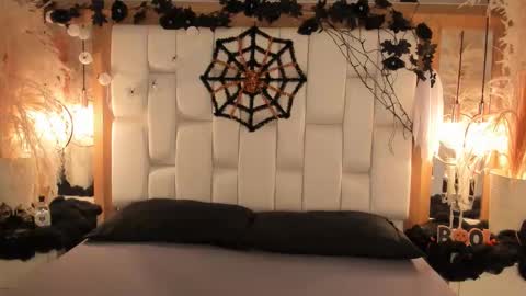 Snapshot of daphne_and_roger chatting on October 27, 2025, 11:14 am daphne_and_roger online show from October 27, 2025, 11:14 am