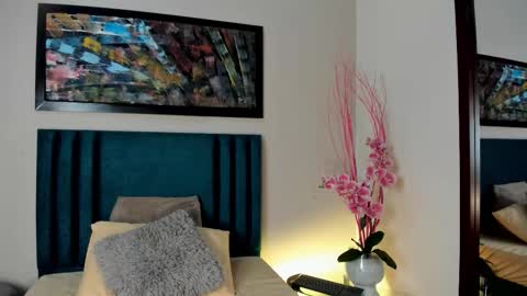 Snapshot of daphnebeaumont chatting on October 26, 2025, 2:23 pm DAPHNE BEAUMONT online show from October 26, 2025, 2:23 pm