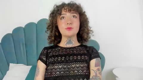 Snapshot of daphneblunt chatting on October 23, 2025, 2:27 pm DaphneBlunt online show from October 23, 2025, 2:27 pm