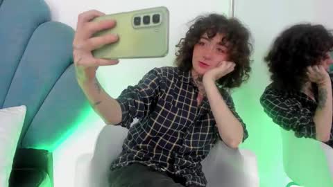 DaphneBlunt online show from October 28, 2025, 1:36 pm