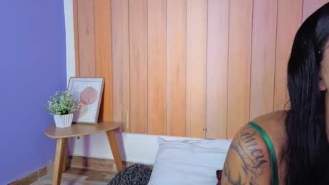 Daphne online show from December 1, 2025, 2:16 am