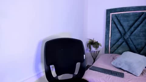 Snapshot of dapnne_ chatting on December 5, 2024, 8:33 pm Daphne online show from December 5, 2024, 8:33 pm