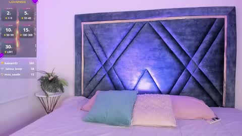 Snapshot of dapnne_ chatting on February 4, 2025, 12:08 am Daphne online show from February 4, 2025, 12:08 am