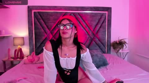 Snapshot of dapnne_ chatting on February 12, 2025, 12:01 pm Daphne online show from February 12, 2025, 12:01 pm