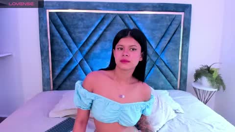 Snapshot of dapnne_ chatting on February 27, 2025, 12:02 pm Daphne online show from February 27, 2025, 12:02 pm