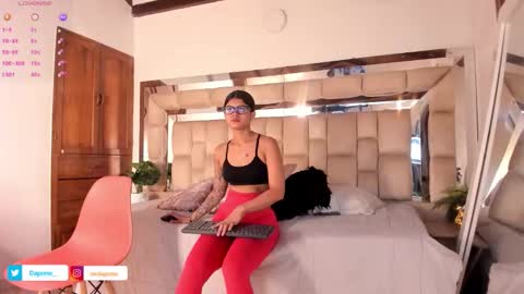 Snapshot of dapnne_ chatting on October 16, 2025, 12:50 pm Daphne online show from October 16, 2025, 12:50 pm