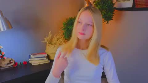 Kami online show from November 10, 2025, 2:43 am