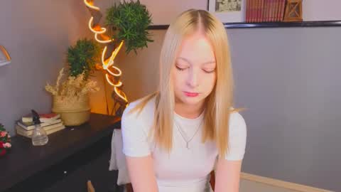 Kami online show from November 18, 2025, 3:23 am