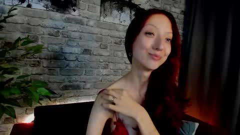 Snapshot of daria_j chatting on September 18, 2025, 4:03 am Daria J online show from September 18, 2025, 4:03 am