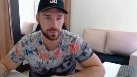 darius_94 online show from October 20, 2025, 6:14 am