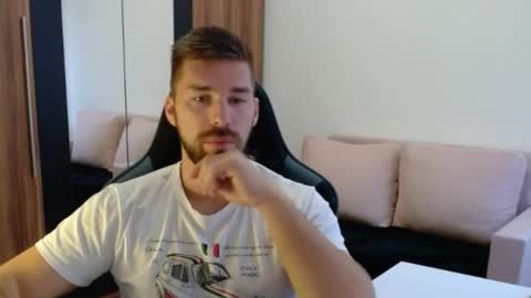 darius_94 online show from October 22, 2025, 5:52 am