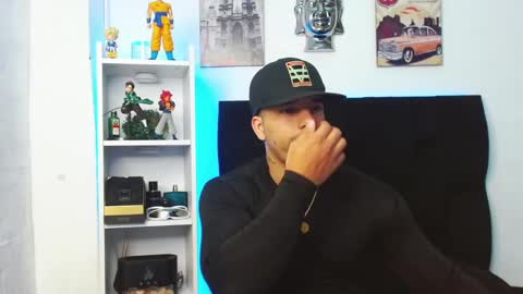 Snapshot of darius_phoenix chatting on December 3, 2024, 12:16 pm Darius Phoenix online show from December 3, 2024, 12:16 pm