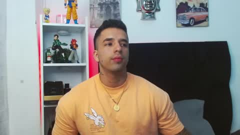 Snapshot of darius_phoenix chatting on December 11, 2024, 4:49 am Darius Phoenix online show from December 11, 2024, 4:49 am