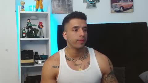 Snapshot of darius_phoenix chatting on December 11, 2024, 7:53 am Darius Phoenix online show from December 11, 2024, 7:53 am