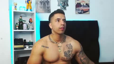 Snapshot of darius_phoenix chatting on December 14, 2024, 8:18 pm Darius Phoenix online show from December 14, 2024, 8:18 pm