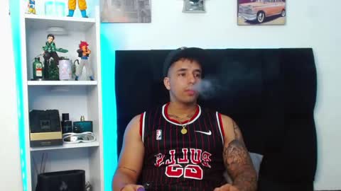 Snapshot of darius_phoenix chatting on December 15, 2024, 12:07 am Darius Phoenix online show from December 15, 2024, 12:07 am