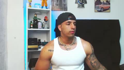 Snapshot of darius_phoenix chatting on December 15, 2024, 6:51 am Darius Phoenix online show from December 15, 2024, 6:51 am