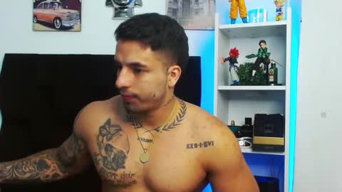 Snapshot of darius_phoenix chatting on December 22, 2024, 11:22 am Darius Phoenix online show from December 22, 2024, 11:22 am