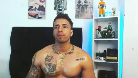 Snapshot of darius_phoenix chatting on December 30, 2024, 2:40 pm Darius Phoenix online show from December 30, 2024, 2:40 pm