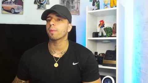 Snapshot of darius_phoenix chatting on January 12, 2025, 10:33 pm Darius Phoenix online show from January 12, 2025, 10:33 pm