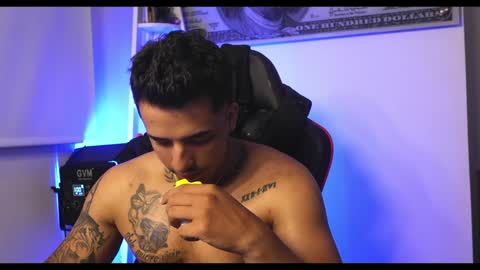 Snapshot of darius_phoenix chatting on February 4, 2025, 12:29 am Darius Phoenix online show from February 4, 2025, 12:29 am