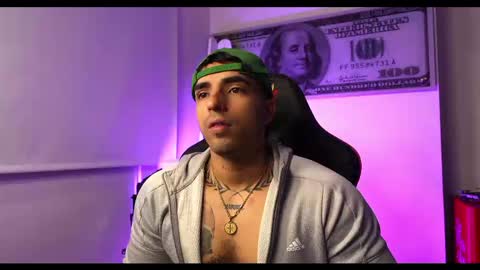 Snapshot of darius_phoenix chatting on February 14, 2025, 4:37 am Darius Phoenix online show from February 14, 2025, 4:37 am