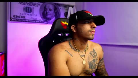 Snapshot of darius_phoenix chatting on February 18, 2025, 6:48 am Darius Phoenix online show from February 18, 2025, 6:48 am