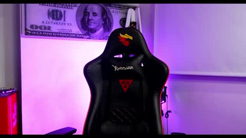 Snapshot of darius_phoenix chatting on February 18, 2025, 10:05 am Darius Phoenix online show from February 18, 2025, 10:05 am