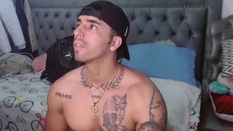 Snapshot of darius_phoenix chatting on February 19, 2025, 12:11 pm Darius Phoenix online show from February 19, 2025, 12:11 pm