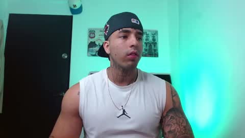 Snapshot of darius_phoenix chatting on September 17, 2025, 9:27 pm Darius Phoenix online show from September 17, 2025, 9:27 pm