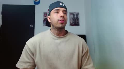 Snapshot of darius_phoenix chatting on September 22, 2025, 9:39 pm Darius Phoenix online show from September 22, 2025, 9:39 pm