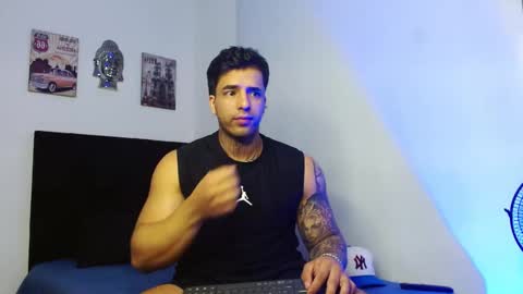 Snapshot of darius_phoenix chatting on September 26, 2025, 8:35 pm Darius Phoenix online show from September 26, 2025, 8:35 pm