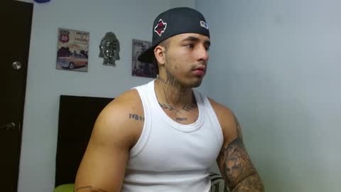 Snapshot of darius_phoenix chatting on October 8, 2025, 9:34 pm Darius Phoenix online show from October 8, 2025, 9:34 pm