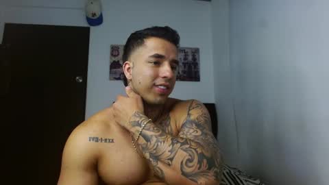 Snapshot of darius_phoenix chatting on October 15, 2025, 10:21 pm Darius Phoenix online show from October 15, 2025, 10:21 pm