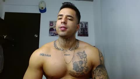 Snapshot of darius_phoenix chatting on October 17, 2025, 8:11 pm Darius Phoenix online show from October 17, 2025, 8:11 pm