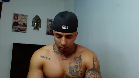 Snapshot of darius_phoenix chatting on October 19, 2025, 12:44 am Darius Phoenix online show from October 19, 2025, 12:44 am