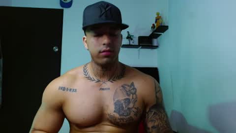 Snapshot of darius_phoenix chatting on November 22, 2025, 9:14 pm Darius Phoenix online show from November 22, 2025, 9:14 pm