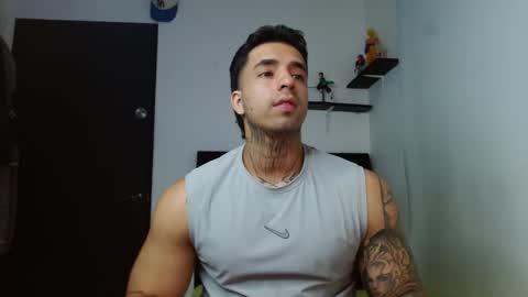 Snapshot of darius_phoenix chatting on November 27, 2025, 8:33 pm Darius Phoenix online show from November 27, 2025, 8:33 pm