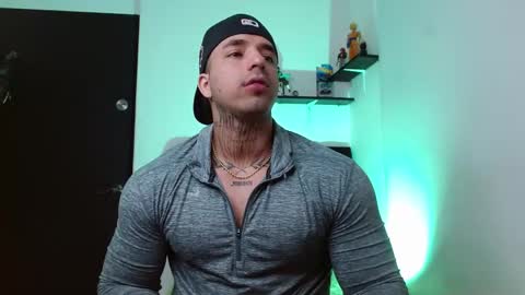 Snapshot of darius_phoenix chatting on December 5, 2025, 7:32 pm Darius Phoenix online show from December 5, 2025, 7:32 pm